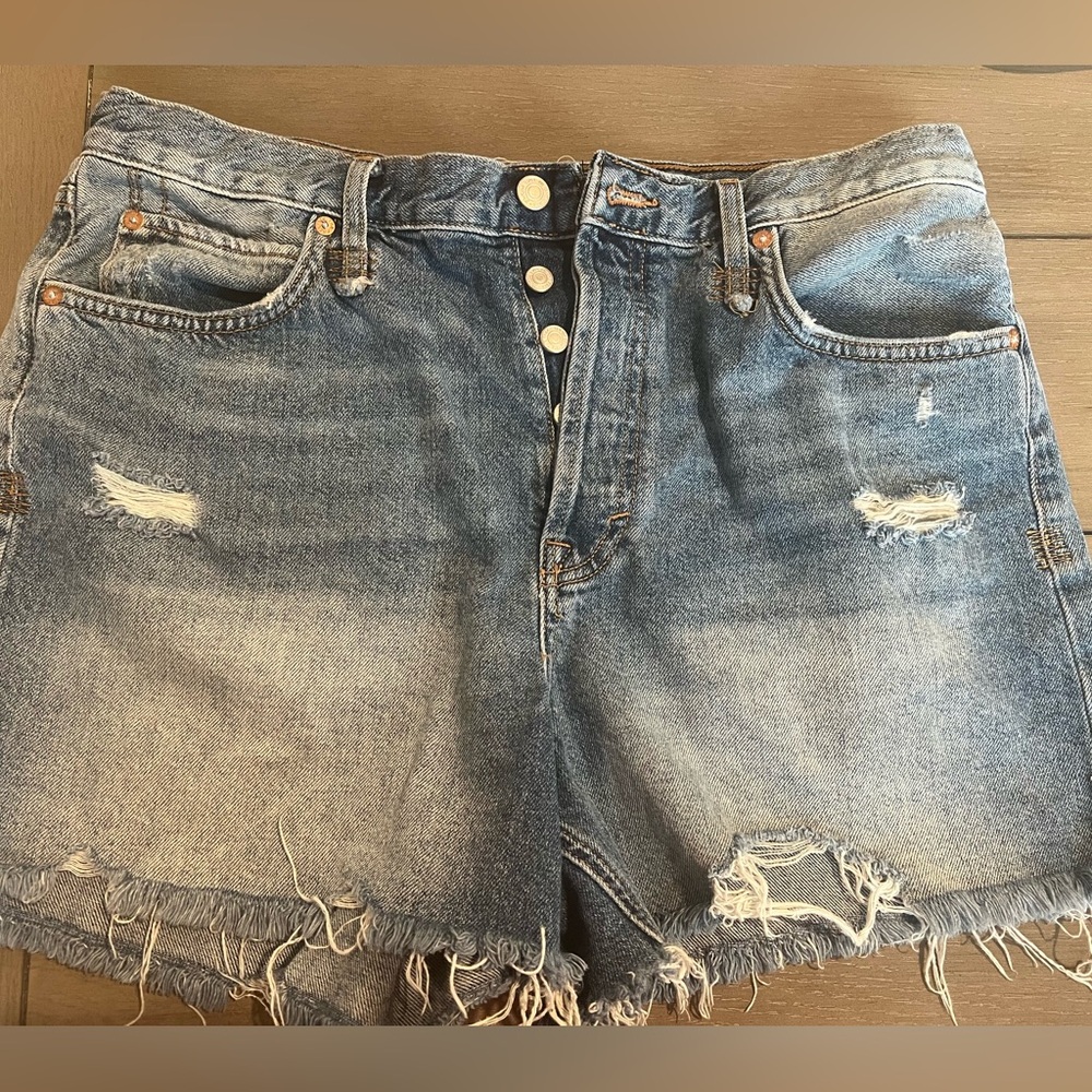 Free People Distressed Denim Shorts Size 31
